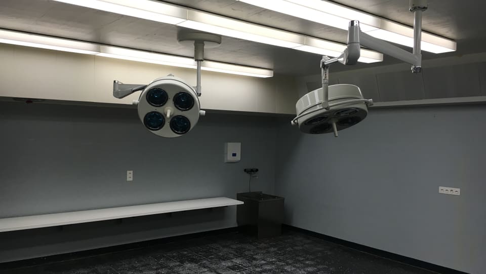 La sala d'operaziun en l'anteriur ospital militar