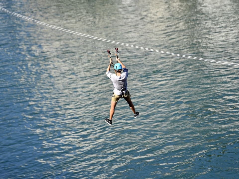 Zip-line dal Lindenhof al Limmatquai.