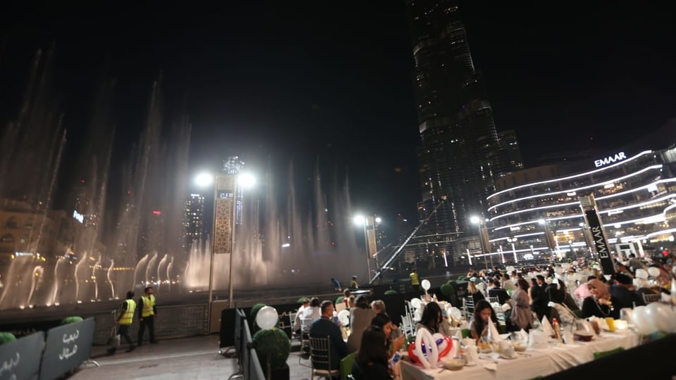 Show da glisch ed aua avant il pli aut bajetg dal mund, il Burj Khalifa a Dubai. 