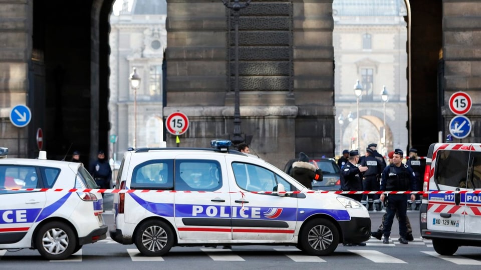 Polizia ha bloccà ina via a Paris