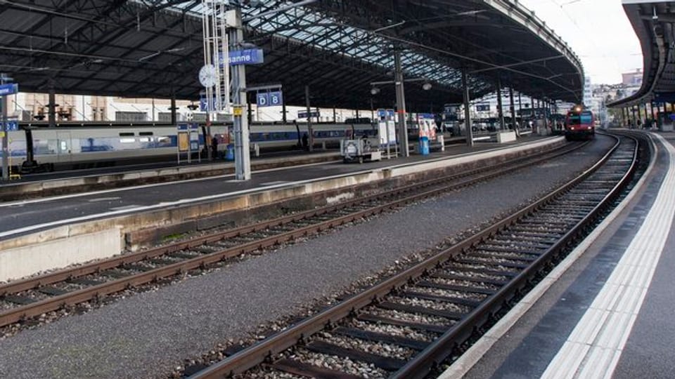 Binaris da tren a la staziun da Losanna