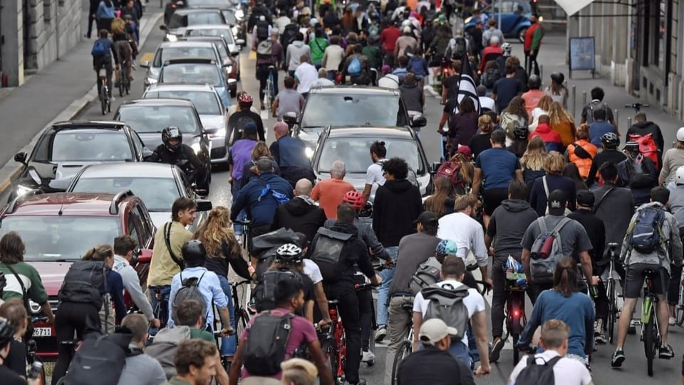 Velocipedists betg cuntents cun situaziun da traffic a Cuira