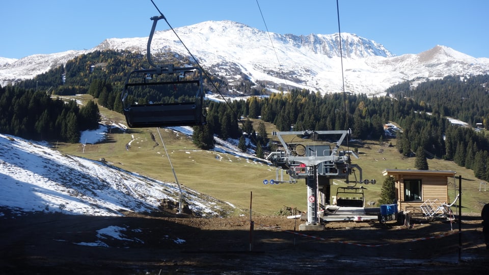 Ina staziun da la nova sutgera che colliescha las dus varts dal territori da skis da Lai.