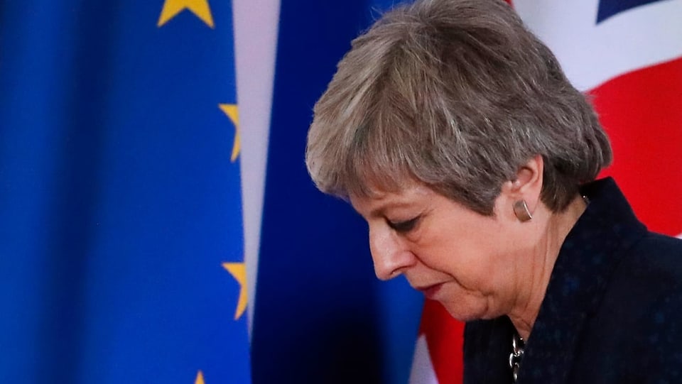 Theresa May cun chau a bass.