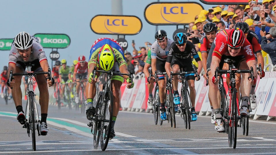 cursa da velos, Tour de France, arrivada suenter la segunda etappa