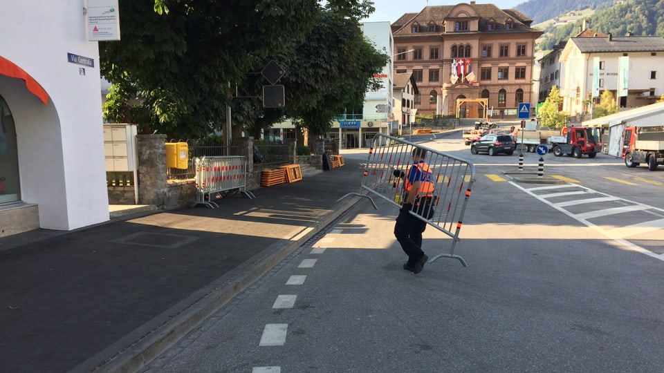 Um porta davent ina saiv per puspè pudair avrir la via.