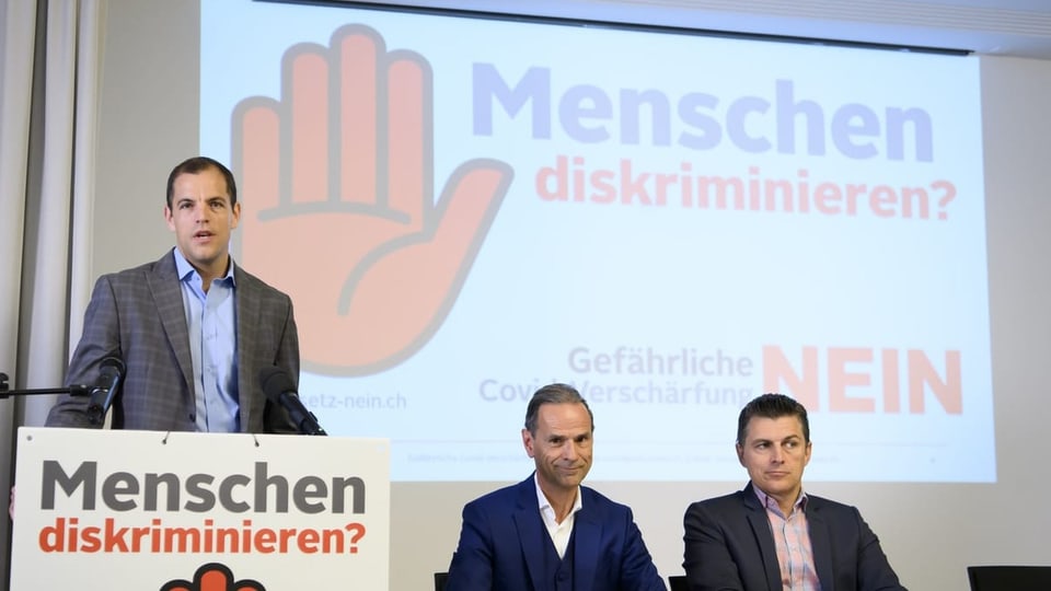 Comite d'adversaris da lescha da Covid-19 avant las medias.