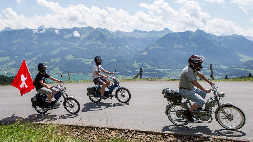 Trais manischunzs da moped sin via.