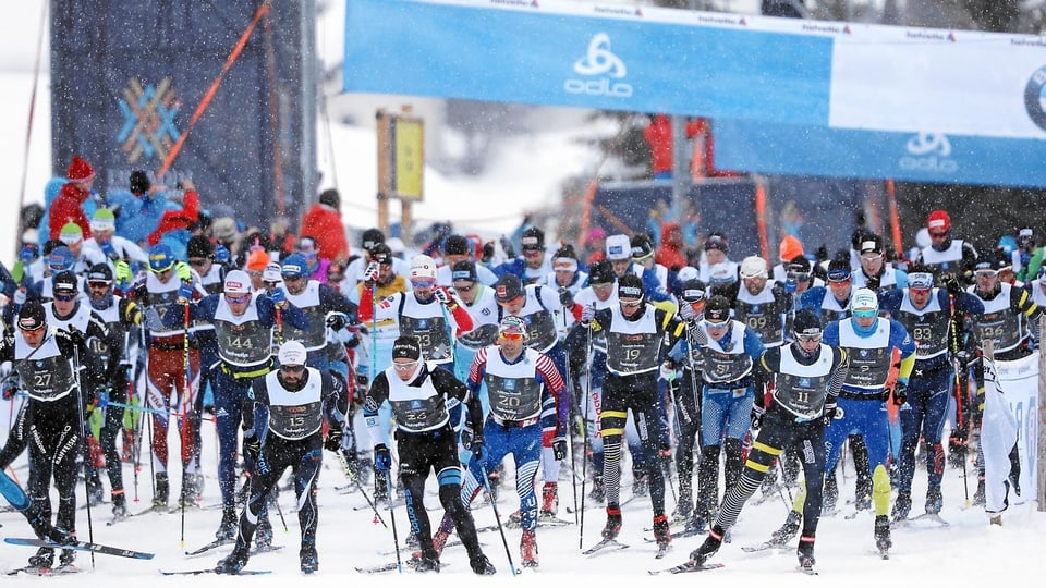 Curriders da passlung a la partenza dal maraton. 