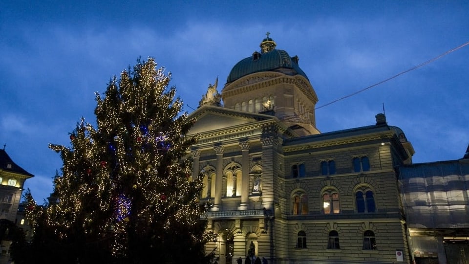 Chasa federala a Berna cun in pignol da Nadal.