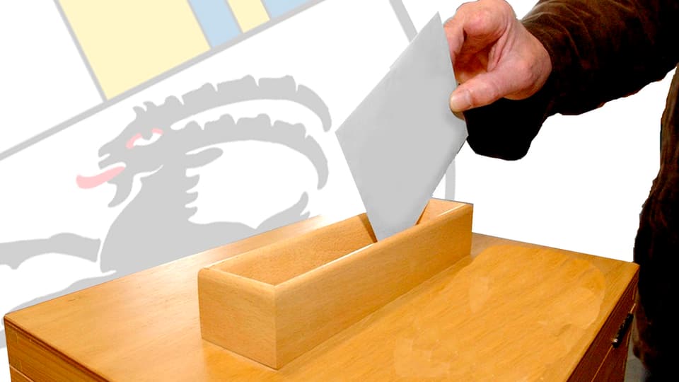 maun che metta il cedel da votar en l'urna