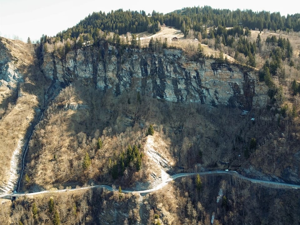 Schutz vor Steinschlägen zwischen Sevgein und Riein.