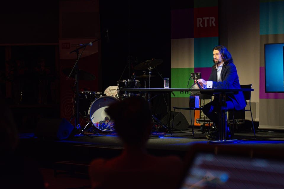 Michel Decurtins ist mit seiner La show live in Domat aufgetreten.