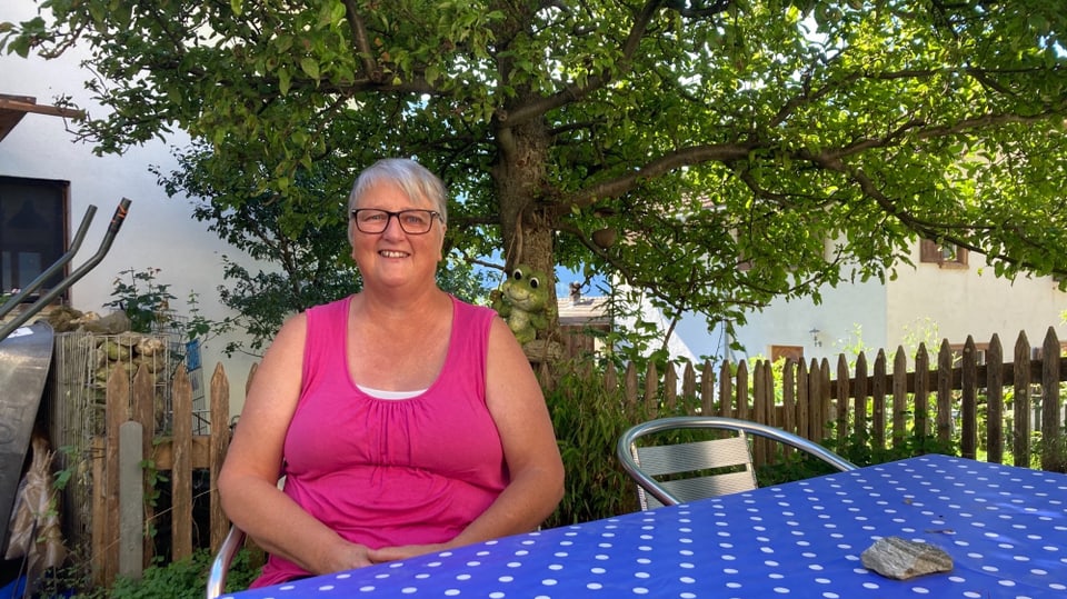 frau in garten