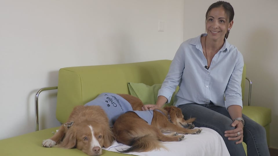 Eveline Giossi, spezialista per terapia cun animals Tiergestützte Therapie mit Eveline Giossi