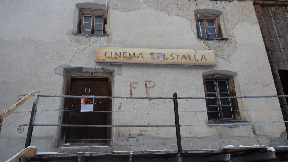 L'entrada dal kino.