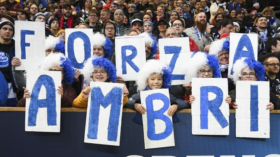 Fans d'Ambri cun placats