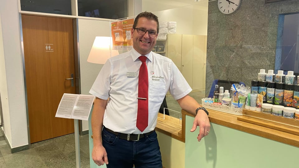Addi van Gent il directur dal bogn mineral Andeer.