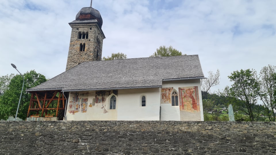 Die Kirche von Waltensburg aus dem 11. Jahrhundert. 