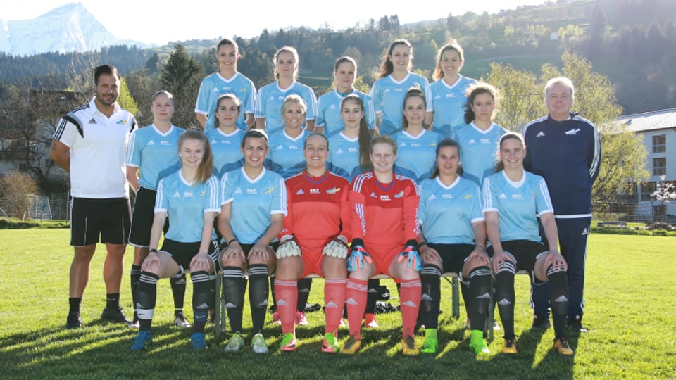 L'equipa da dunnas dal Club da ballape Tusaun-Cazas
