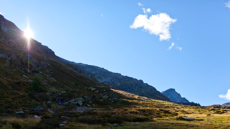 Il Passo di Piotta en la Val dal Blegn, che tutgass era al nov Parc Adula.