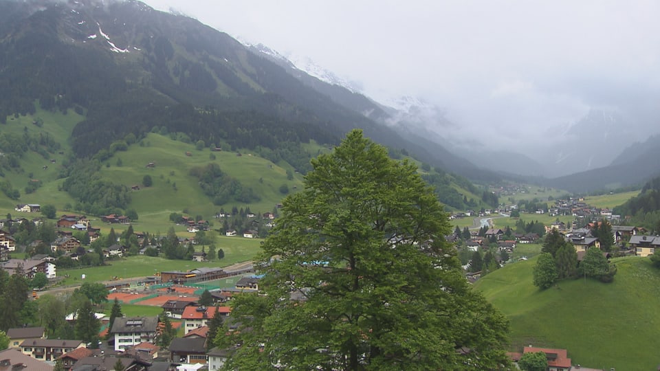 Vista sur ina part da la vischnanca da Claustra.