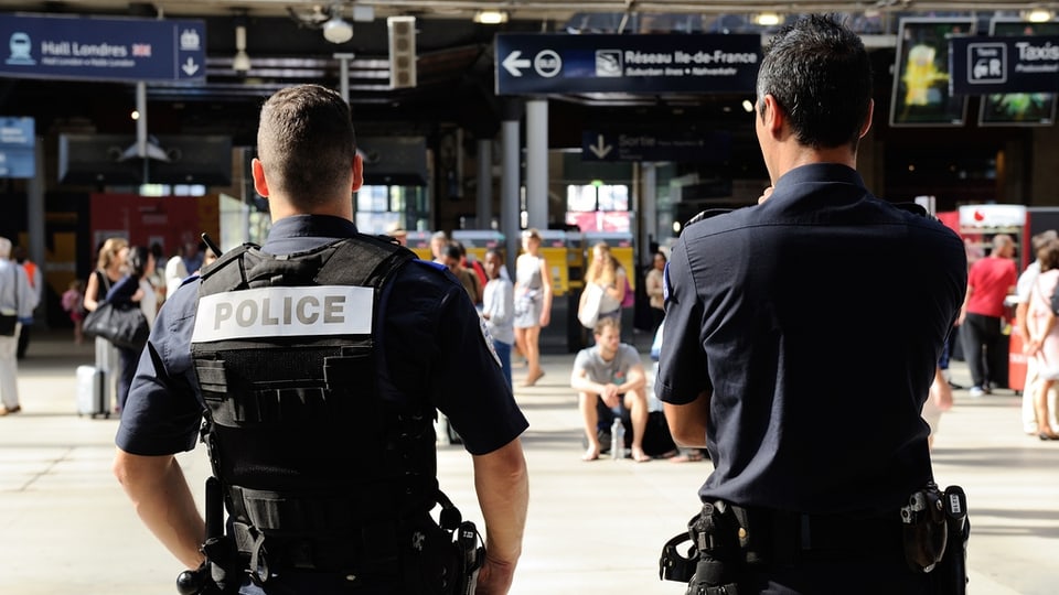 Il mument patruglieschan policists sin las staziuns e trens.