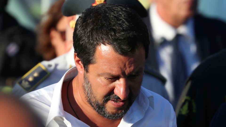 Matteo Salvini il minister dal intern da l'Italia fa squitsch sin il gestiunari. 