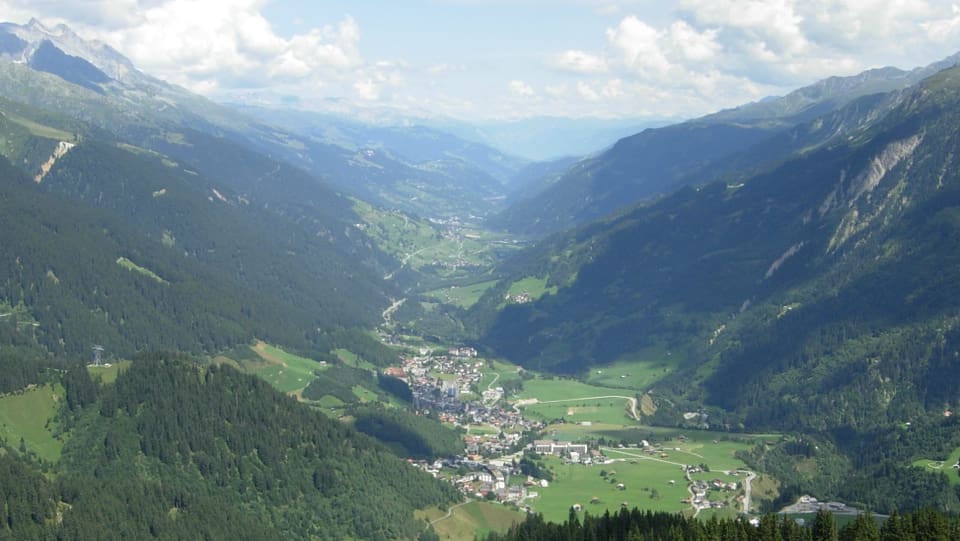 Vista sin la Cadi dal Bostg sur Mustér. 