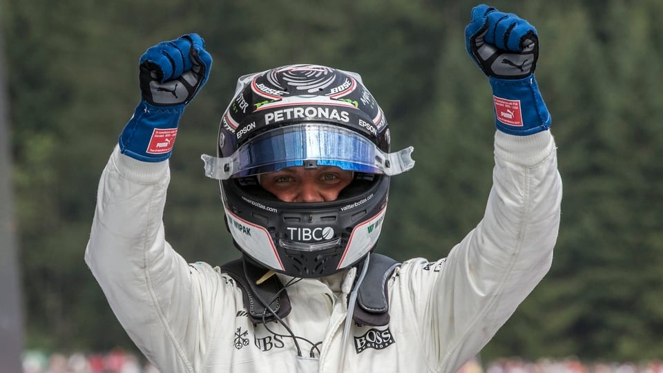 Il pilot da Mercedes Valtteri Bottas giubilescha suenter sia victoria a Spielberg.
