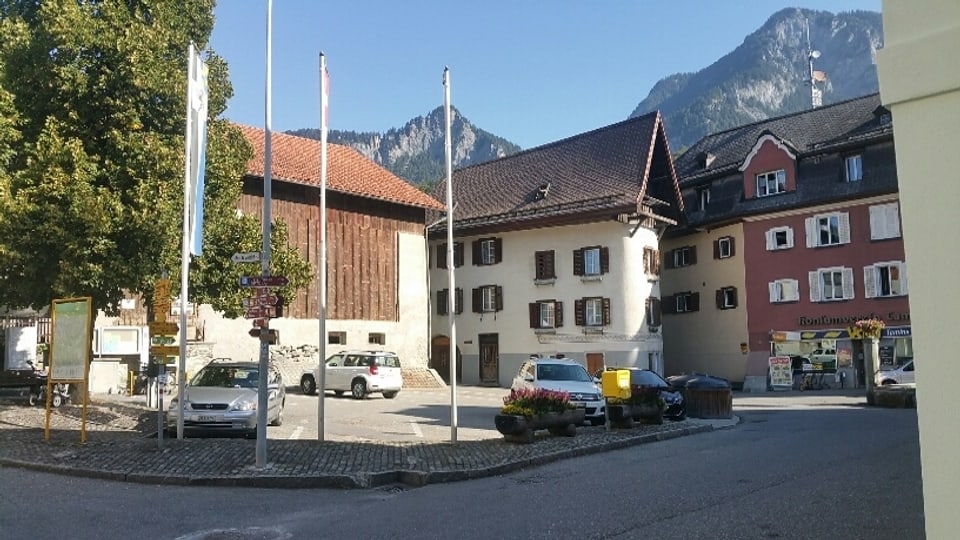 La plazza dal vitg da Tumein actuala.