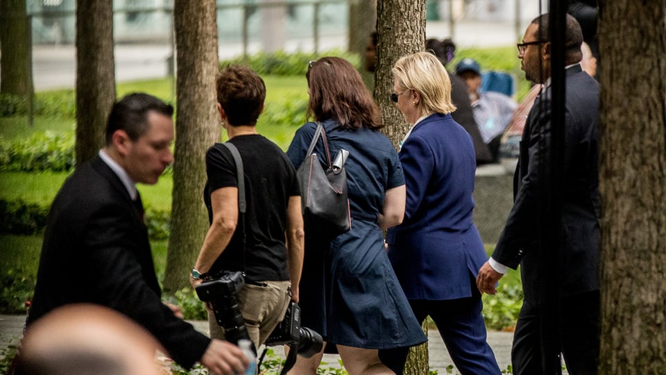 Hillary Clinton vegn manada dal plaz. 