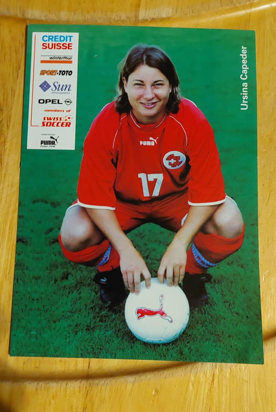 Autogrammkarte der Schweizer Frauenfussballmannschaft.