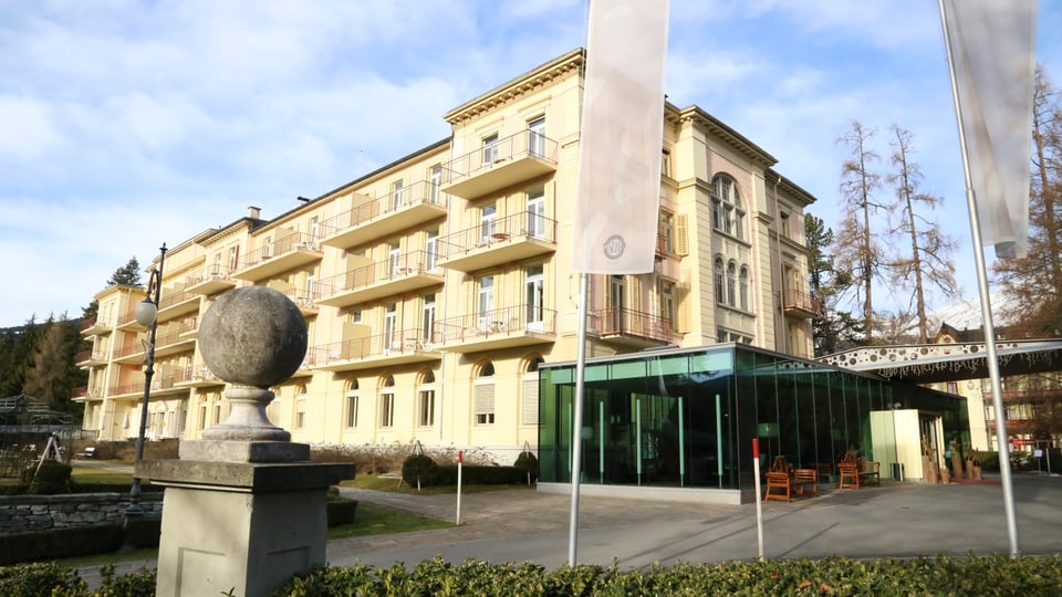 La fatschada dal hotel Waldhaus