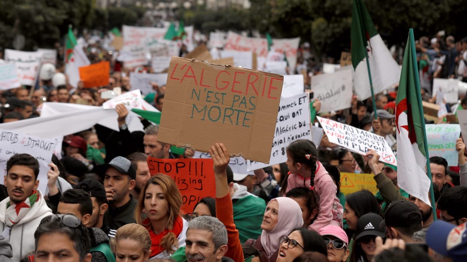 Maletg dals protests en l'Algeria