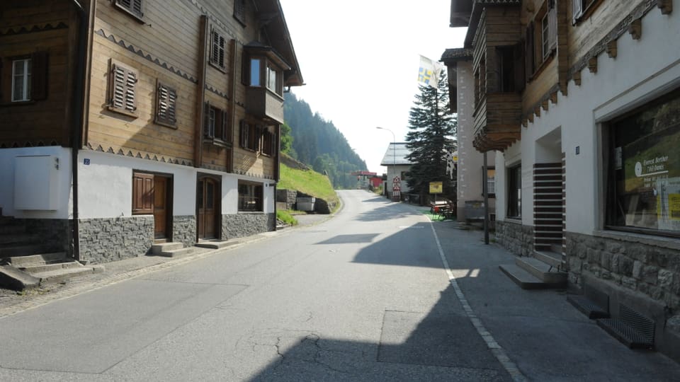 Via tras il vitg da Tavanasa.