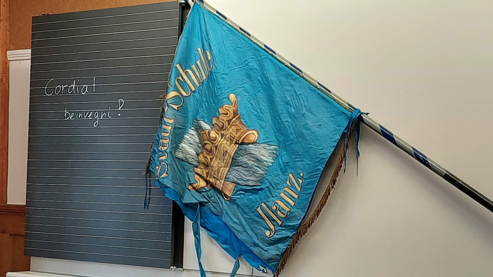 bandiera veglia da la scola da la citad da Glion