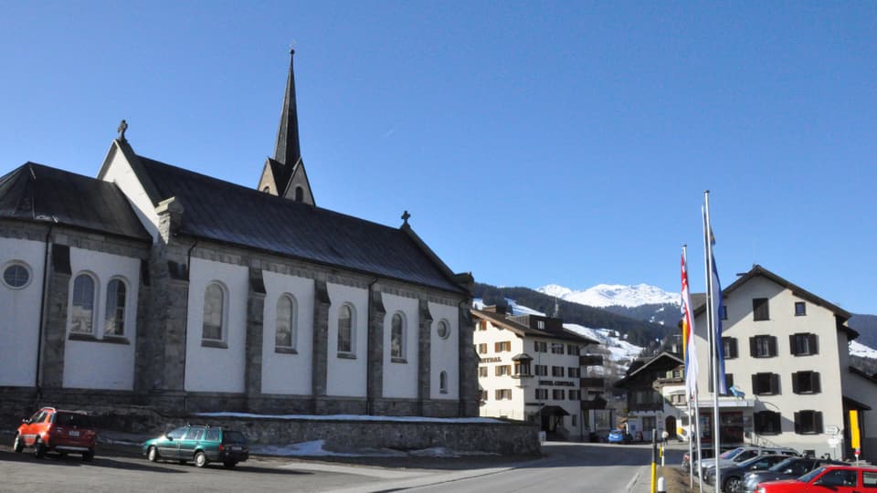 baselgia catolica, aura sulegliva, tschiel blau