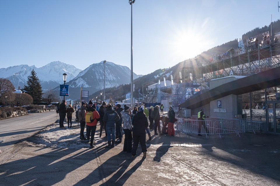 Eingang hinter der Tribüne