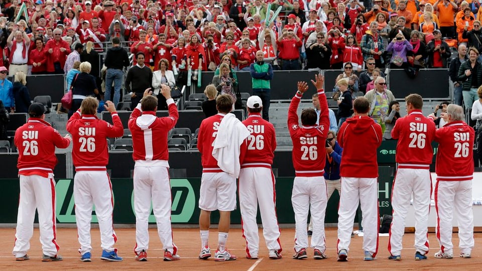 Il 2012 engrazian ils giugaders da tennis svizzers al public per il sustegn.