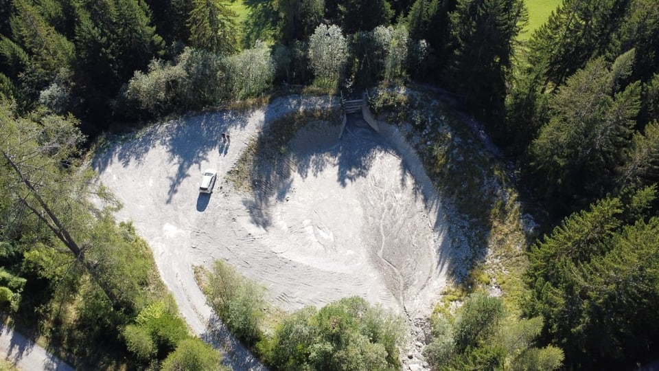 collectur da glera da la Val Tgietschen che duai vegnir engrondì