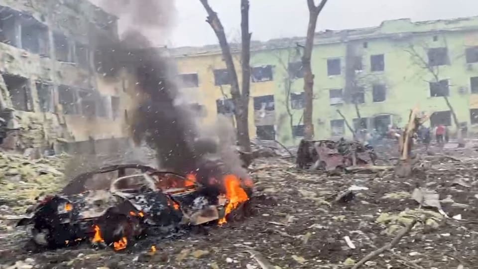 auto che brischa avant culissa da bajetg destruì