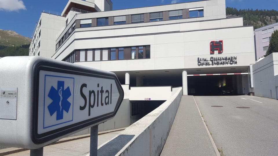 Entrada dal ospital Engadin'Ota.