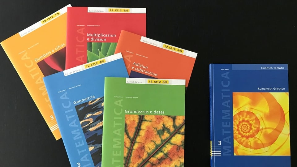 divers cudeschs da scola, meds d'instrucziun da matematica