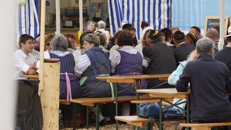 Chors durant gentar sin l'areal da festa.