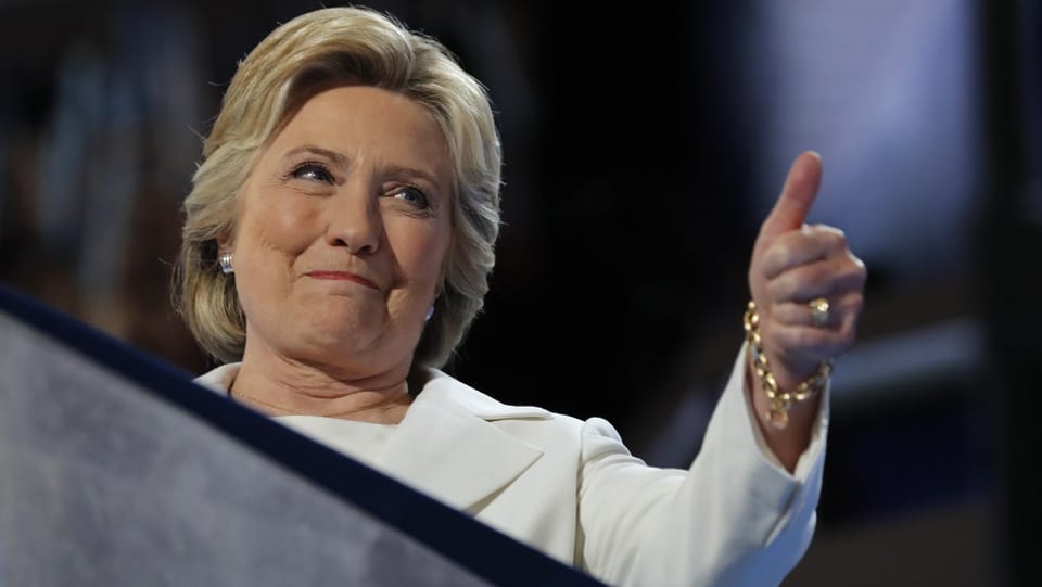 Hillary Clinton mussa il polesch ad aut.