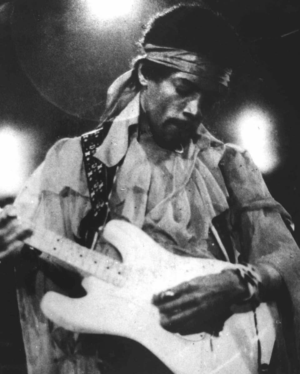 Jimi Hendrix mit seiner Gitarre Izabella