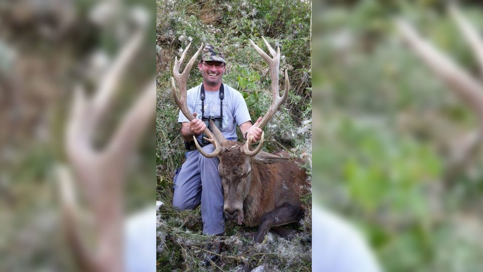Elmar Fallet cun ses bov da 123 kg ch'el ha sajettà ils 23 da settember 2016 a Müstair