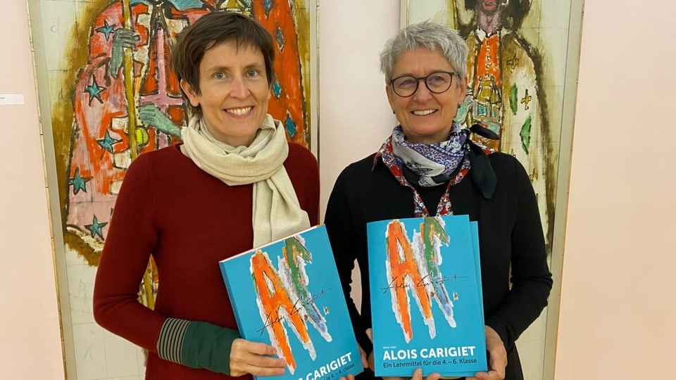 Alexa Giger (sen.) e Justina Simeon, presidenta da la Fundaziun Cuort Ligia Grischa.