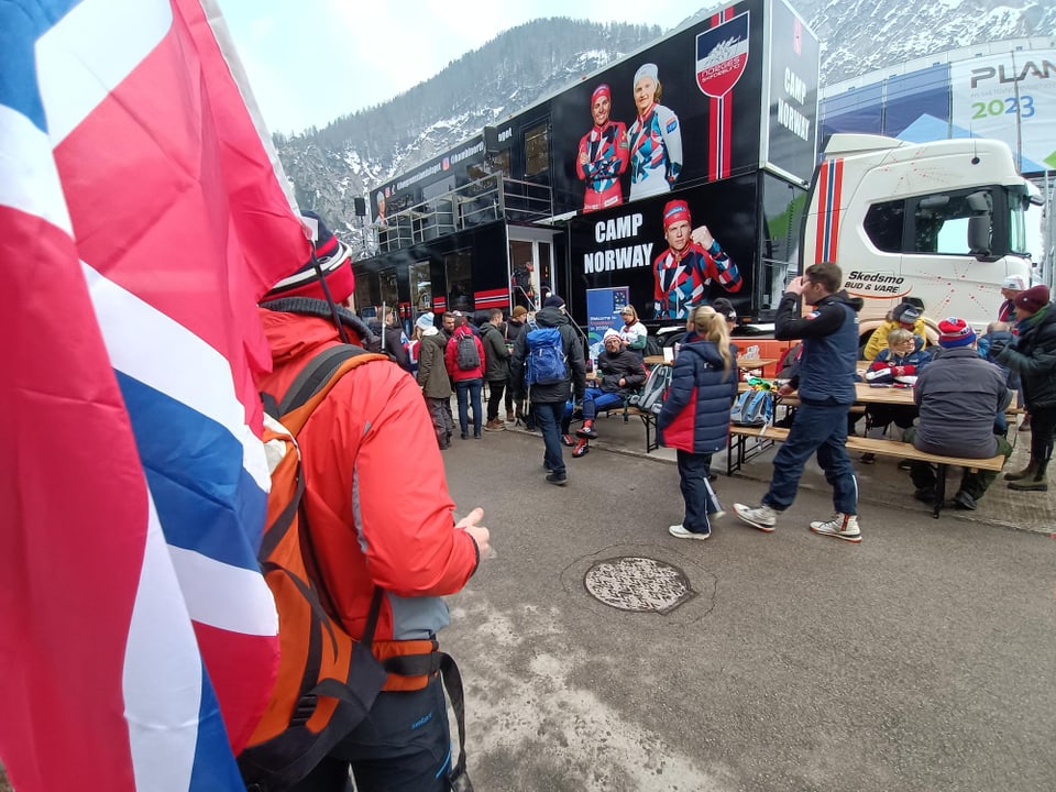 Ils Norvegiais èn vegnids en roschas a Planica.